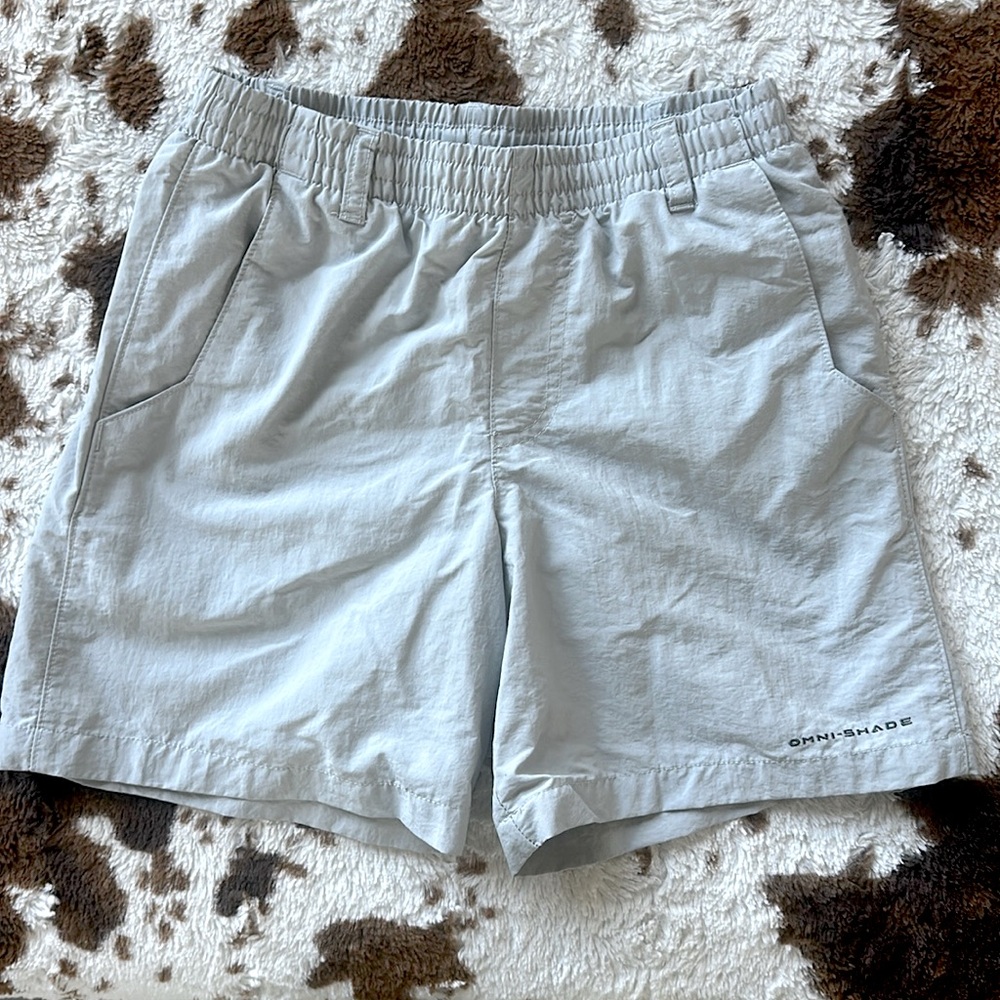 Columbia boy shorts Size 10-12 Medium light grey